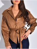 Veste courte effet daim camel à ceinture nouée