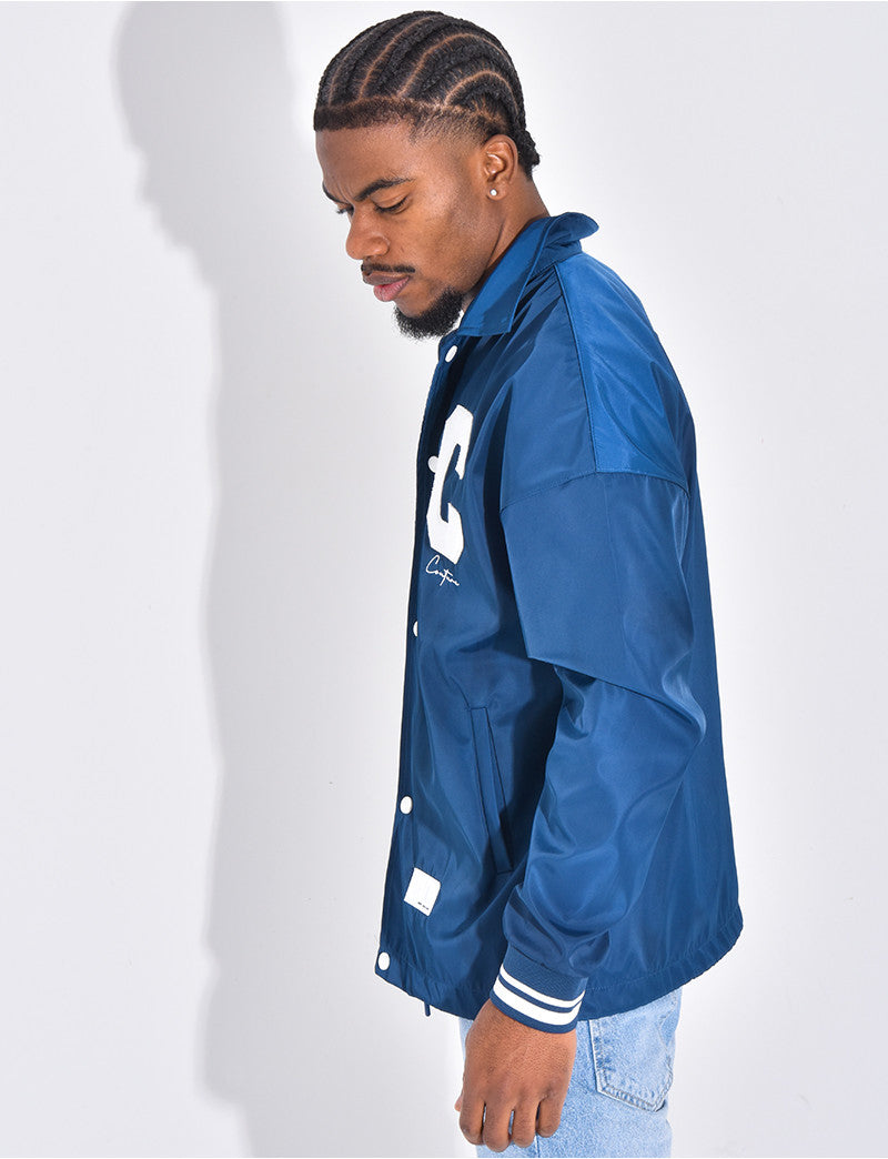 Veste fine avec la lettre C