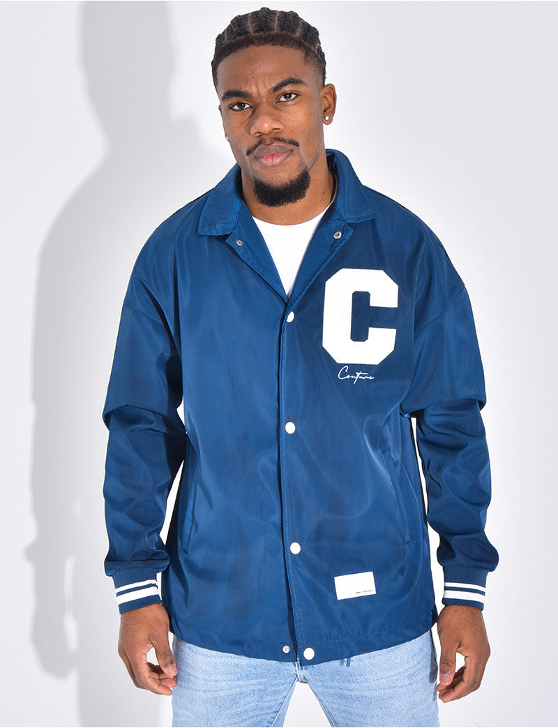 Veste fine avec la lettre C