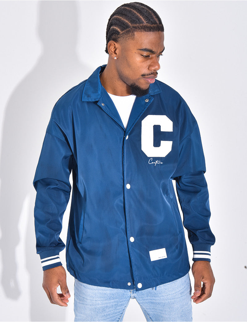 Veste fine avec la lettre C