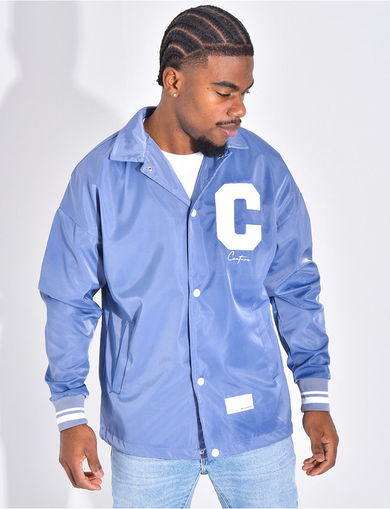 Veste fine avec la lettre C